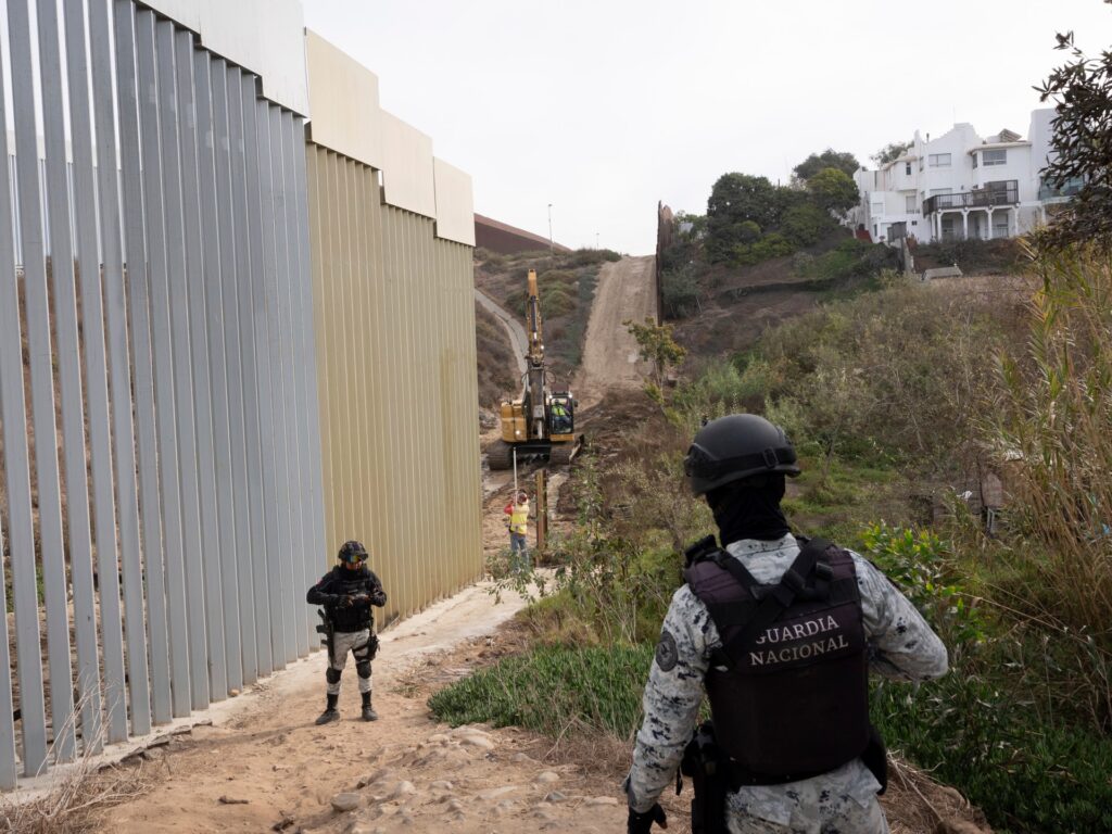 US navy sends troops to Mexico border amid Trump immigration crackdown | Donald Trump News | USAEMALL.com
