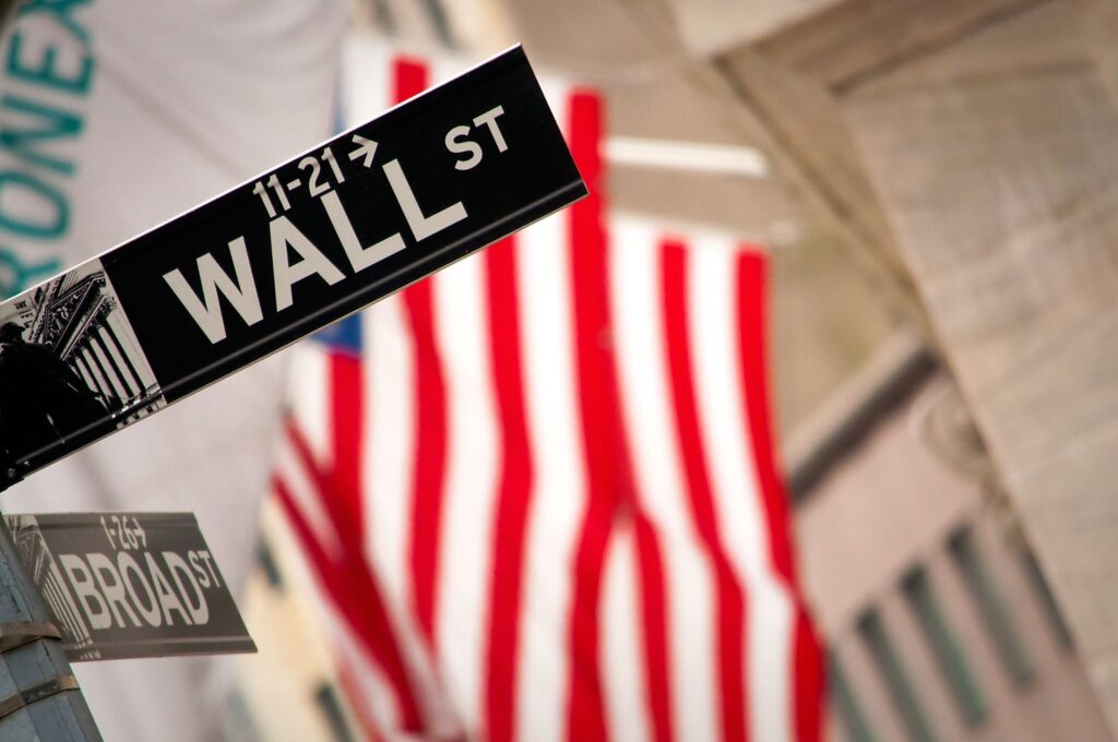 US shares on Friday, 10 Jan: Wall Street tumbles as strong jobs report fuels charge hike considerations | USAEMALL.com