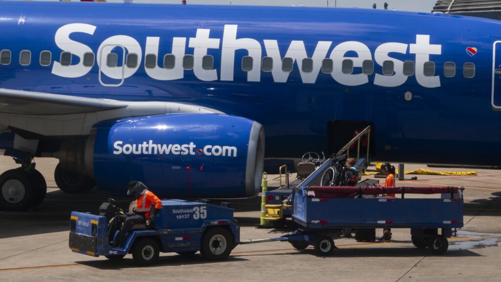 Southwest Airlines will cost for checked luggage for first time | USAEMALL.com
