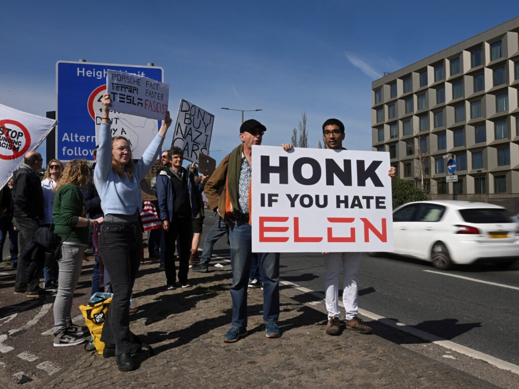 Elon Musk protesters collect at Tesla showrooms | Donald Trump News | USAEMALL.com