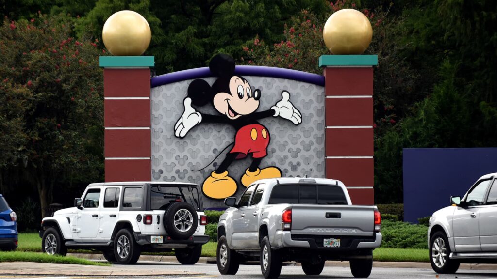 Slowdown in vacationers coming to the U.S. places Disney’s theme park magic in danger | USAEMALL.com