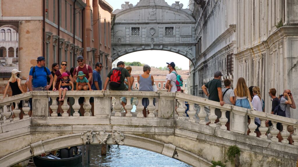 International vacationers to U.S. fall, however Americans preserve going overseas | USAEMALL.com