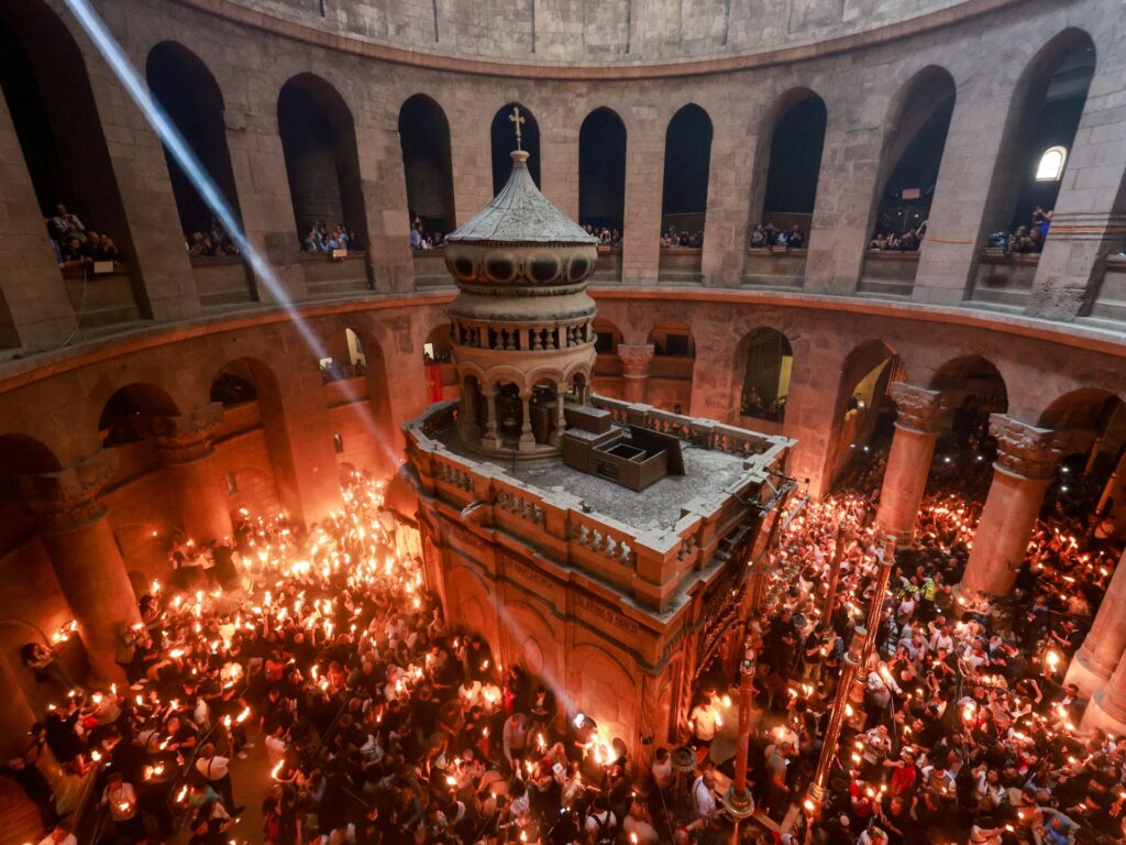 Thousands collect for centuries-old Holy Fire ceremony in Jerusalem | Jerusalem News | USAEMALL.com