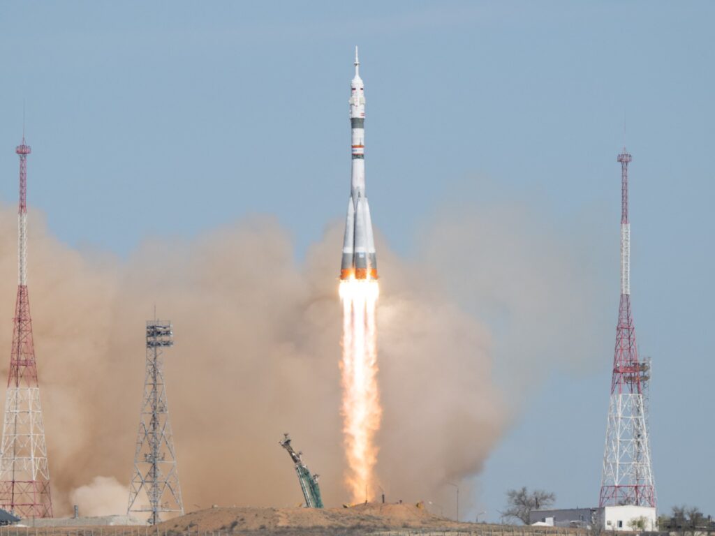 Russian and US crew blasts off in Soyuz rocket sure for ISS | Space News | USAEMALL.com