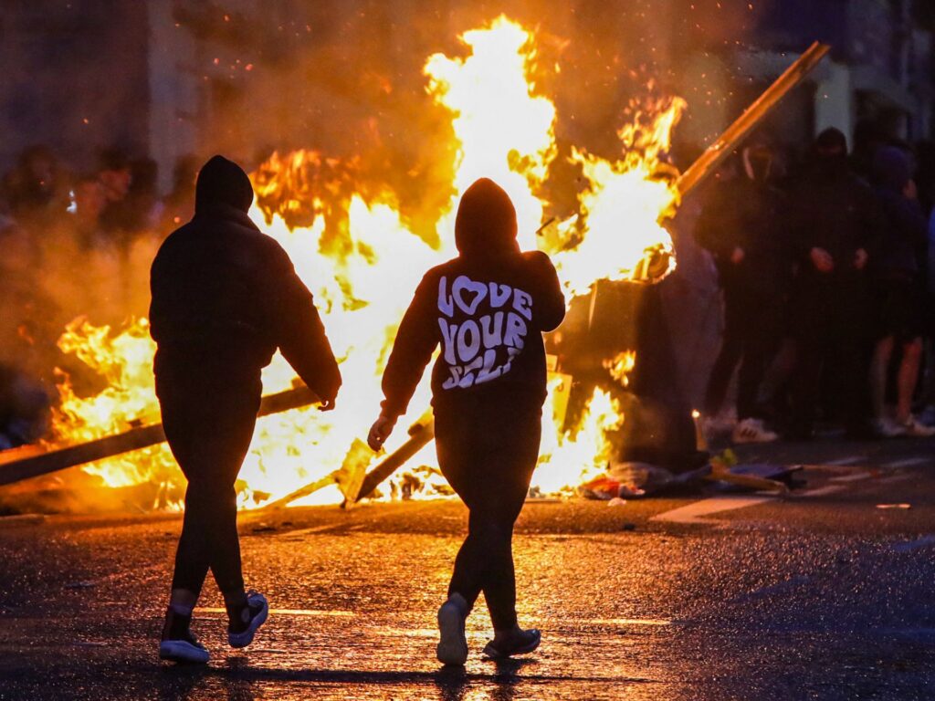 Second evening of anti-immigrant riots in Northern Ireland city | Protests News | USAEMALL.com