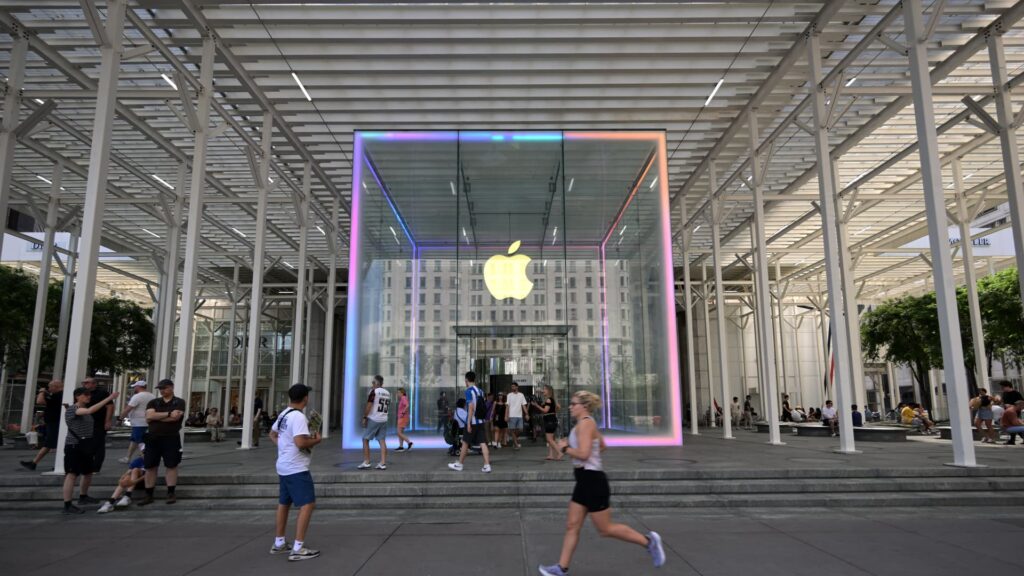 Stocks making the largest strikes after hours: AAPL, RDDT, AMZN, FSLR | USAEMALL.com