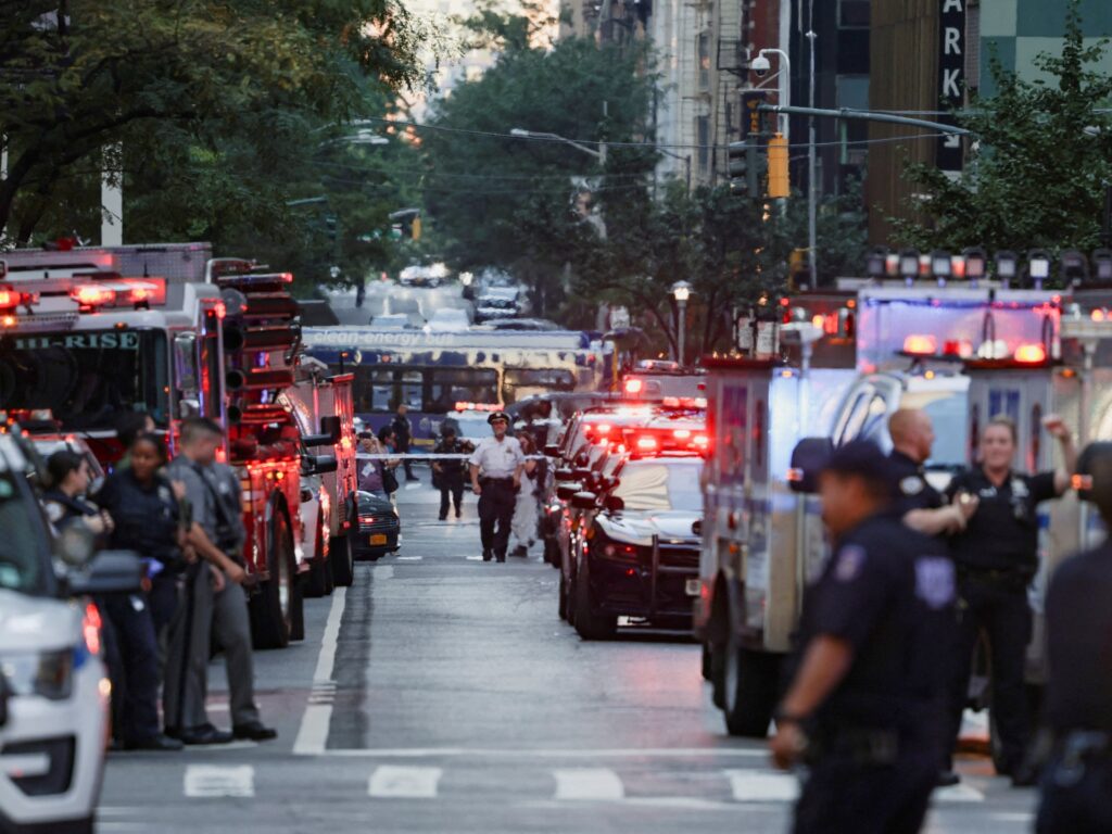 Four killed in New York taking pictures, together with police officer, suspect: Report | Crime News | USAEMALL.com