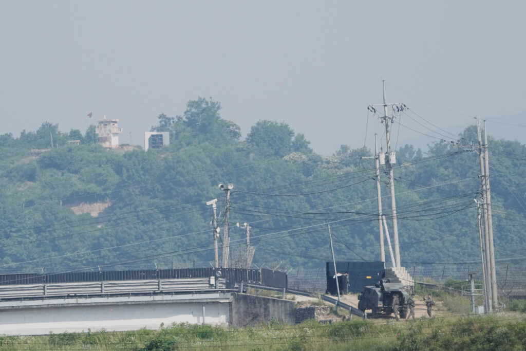 North Korean man crosses closely fortified DMZ border to South Korea | Kim Jong Un News | USAEMALL.com
