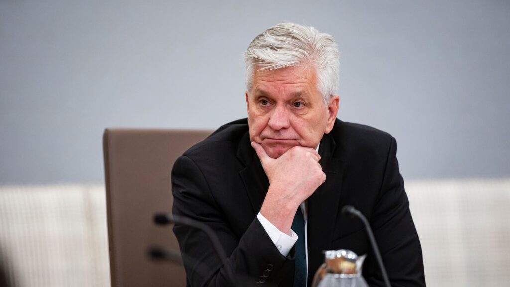 Fed’s Waller, a candidate for chair, sees potential for half-point reduce if labor market weakens additional | USAEMALL.com