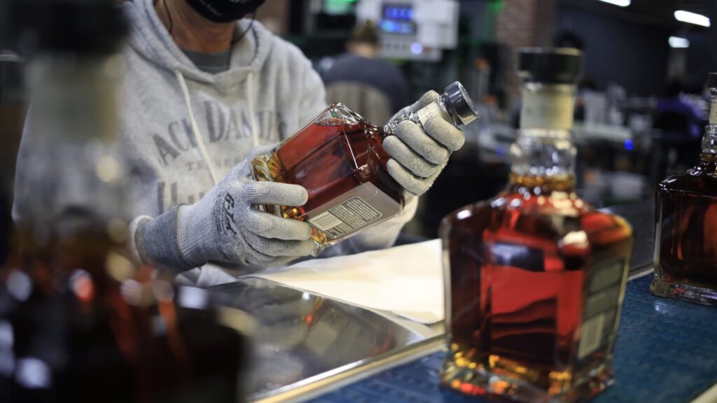 Stocks making the most important strikes noon: SATS, BF.A, SMTC, OKL | USAEMALL.com