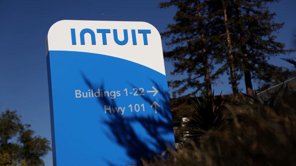 Stocks making the largest strikes after hours: INTU, WDAY, ROST | USAEMALL.com