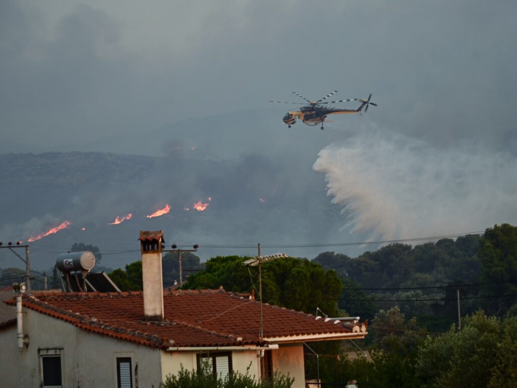 At least one killed as firefighters battle Greece blaze for second day | Climate News | USAEMALL.com
