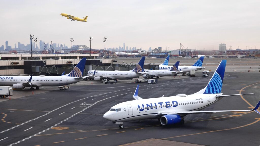 Spirit Airlines cuts flights in 12 cities as United, rivals circle | USAEMALL.com