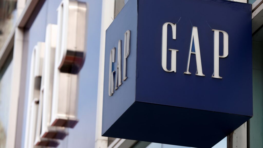 Stocks making the most important strikes noon: GAP, AEO, CRM, FIG | USAEMALL.com