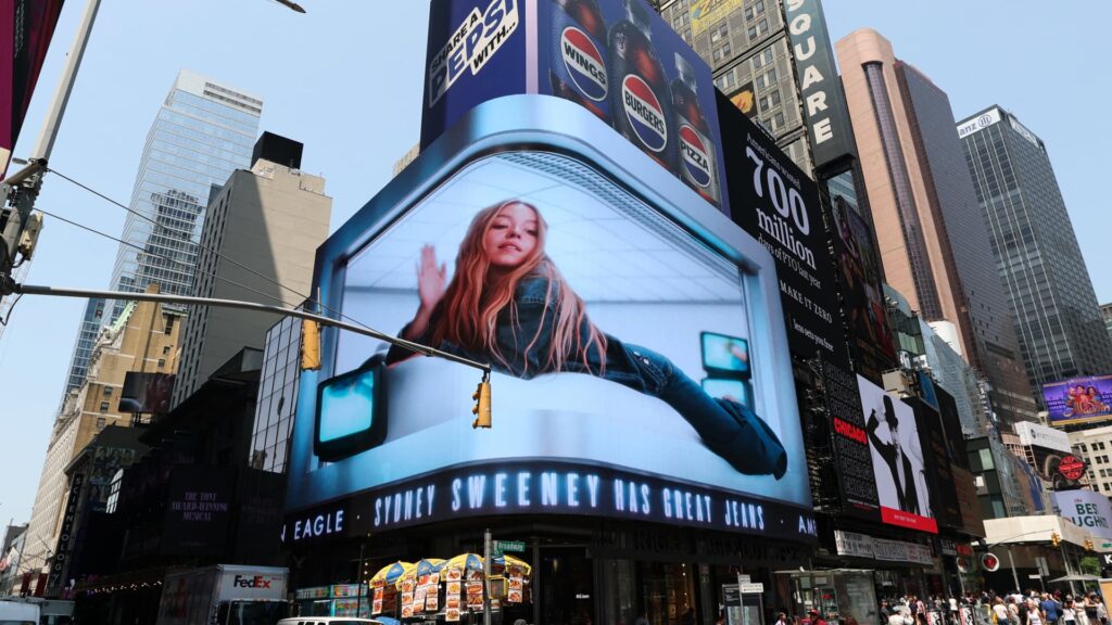 Stocks making the largest strikes after hours: AEO, CRM, AI, GTLB | USAEMALL.com