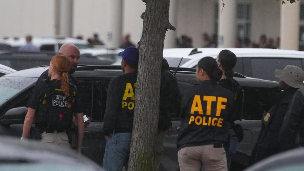 At least one useless in taking pictures at US immigration workplace | USAEMALL.com