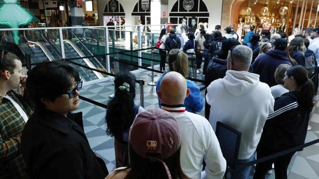 Mega followers line up for merch as Oasis countdown begins | USAEMALL.com