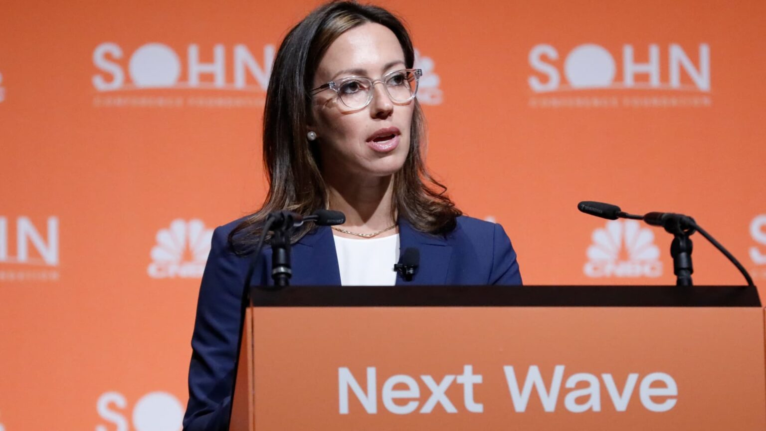 Investor Lauren Taylor Wolfe says we’re ‘completely’ in an A.I. bubble now | USAEMALL.com