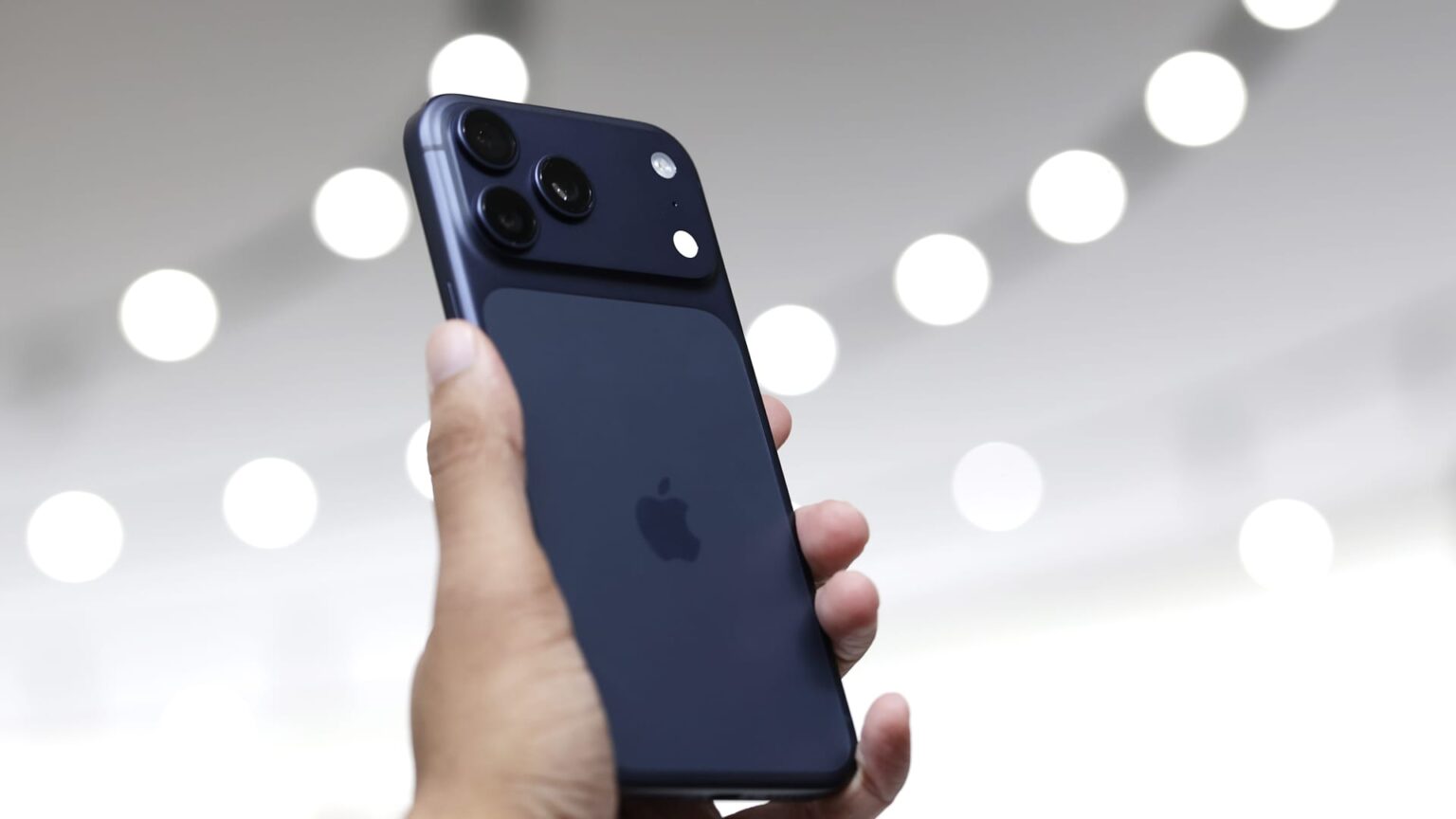 Apple inventory rallies after sturdy iPhone 17 U.S., China gross sales | USAEMALL.com