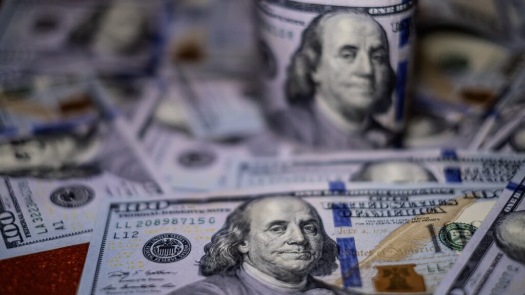 Dollar falls on U.S. authorities shutdown, now on tempo for worst annual decline in 22 years | USAEMALL.com