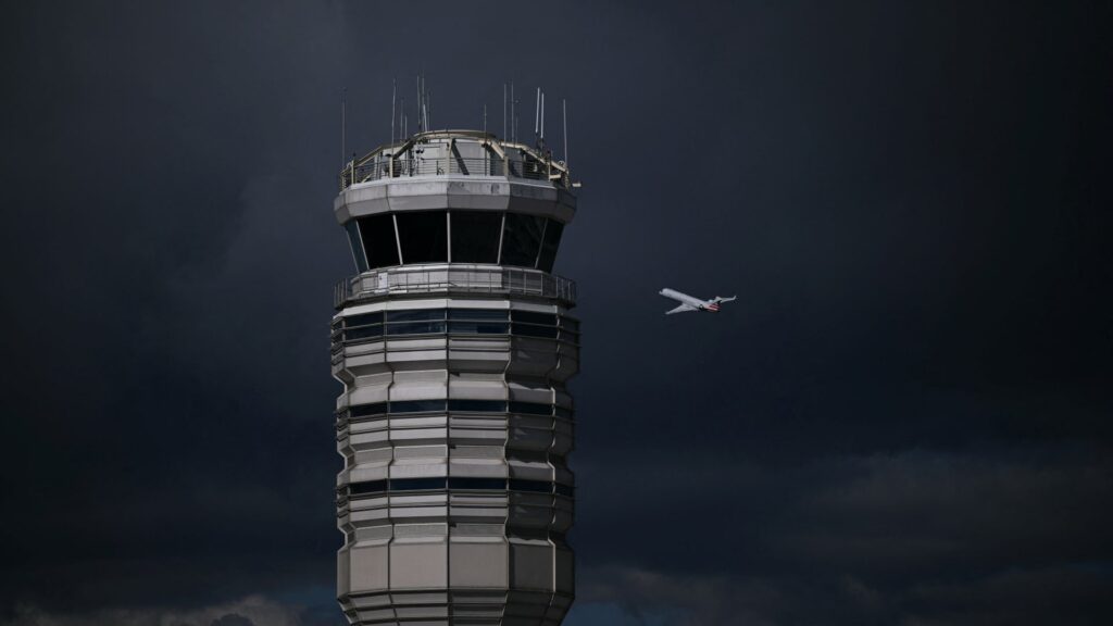 Air visitors controllers get partial pay | USAEMALL.com