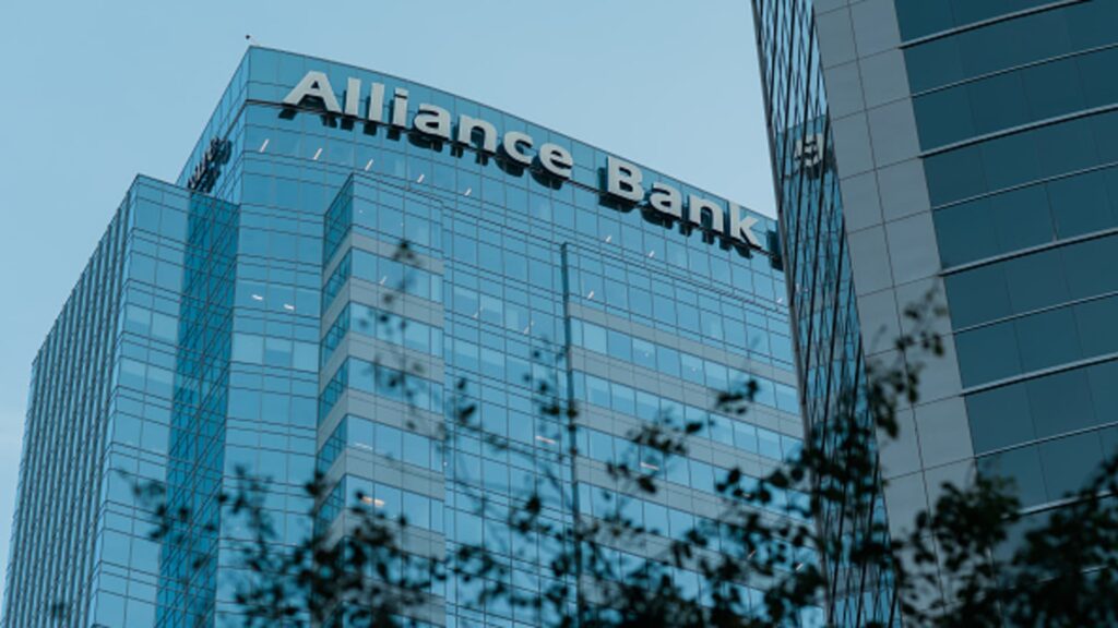 How a string of unhealthy loans has financial institution buyers attempting to find hidden dangers | USAEMALL.com