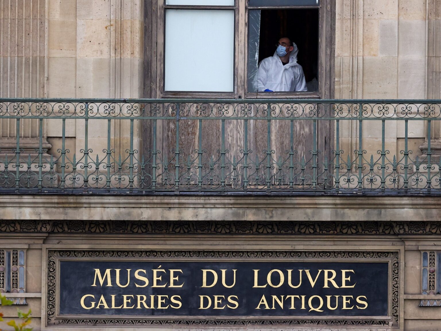 Four-minute heist on the Louvre: How priceless jewels have been stolen in France | Arts and Culture News | USAEMALL.com