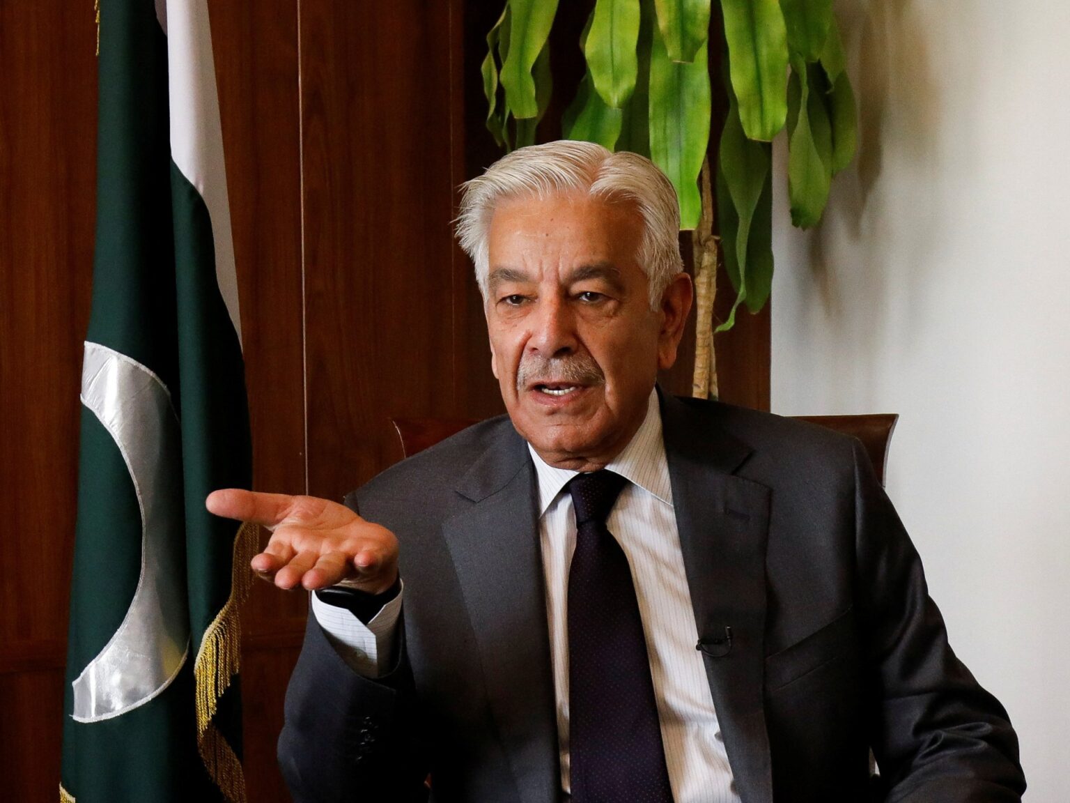 Pakistan minister warns of ‘open war’ with Afghanistan if peace talks fail | Politics News | USAEMALL.com