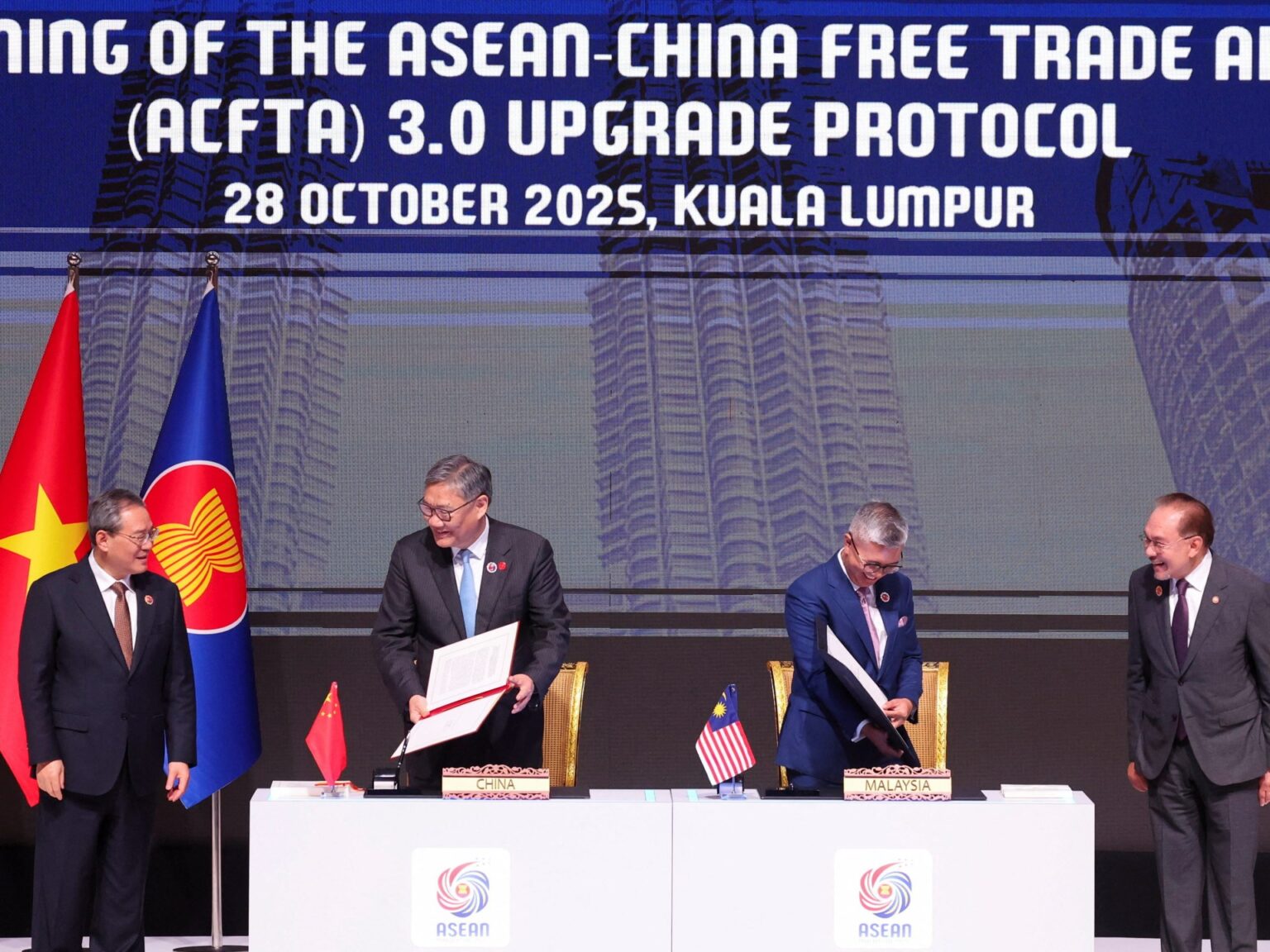 China, ASEAN signal enhanced free commerce pact amid Trump tariffs | ASEAN News | USAEMALL.com