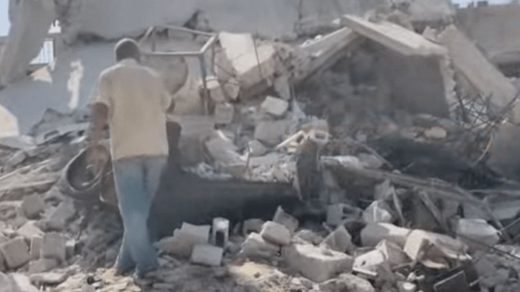 Gaza returnee locations household tent over unexploded Israeli bomb | Gaza News | USAEMALL.com