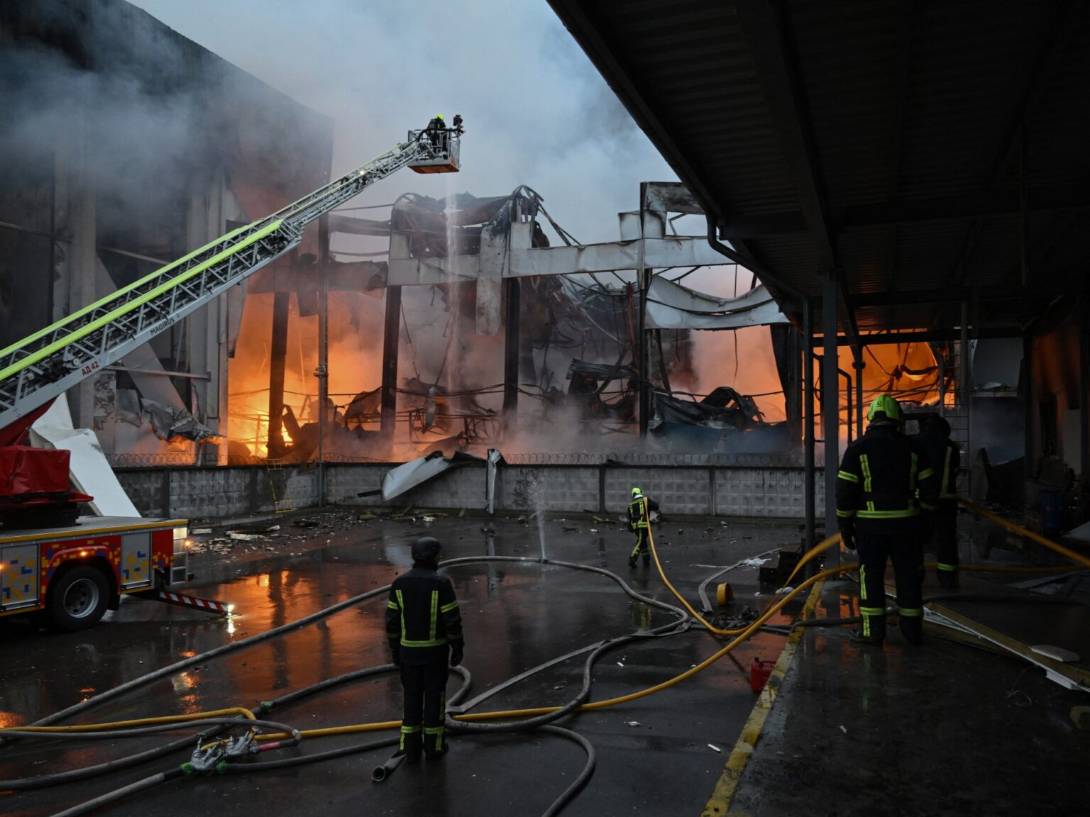 Russian assaults on Ukraine kill 4 as Kyiv’s allies renew stress on Moscow | Russia-Ukraine battle News | USAEMALL.com