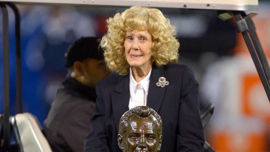 Carol Davis, Raiders proprietor Al Davis’ widow, dies at 93 years outdated | USAEMALL.com