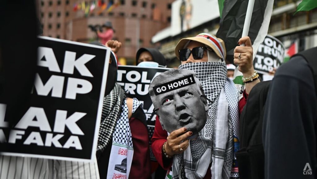 Hundreds in KL protest Trump’s attendance at ASEAN Summit | USAEMALL.com