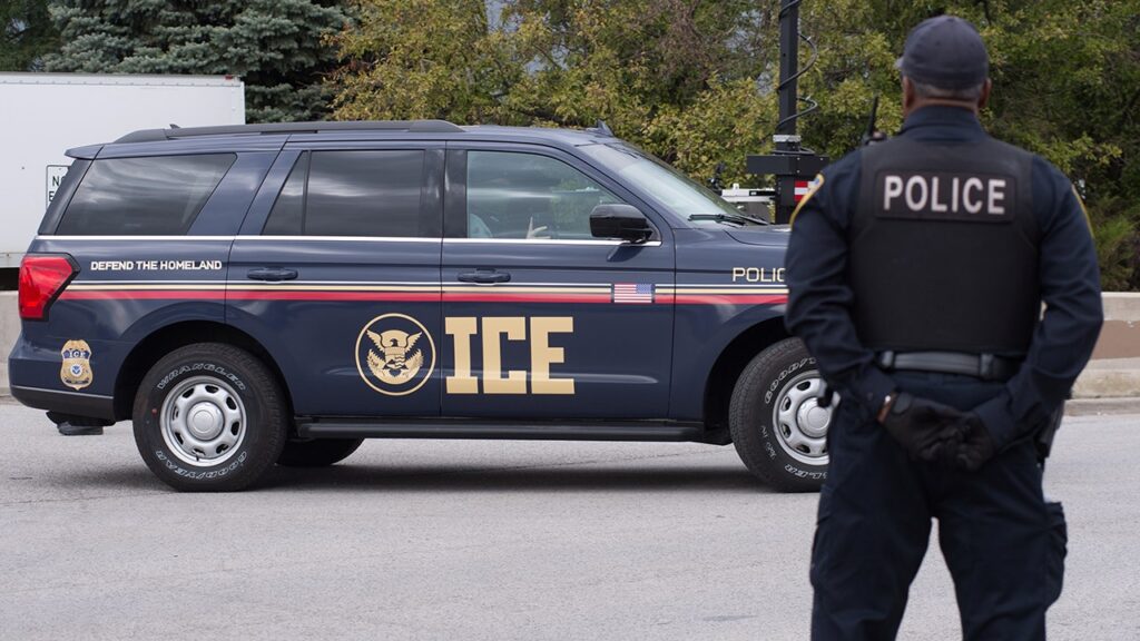 ICE officer and Honduran man injured in Phoenix taking pictures incident | USAEMALL.com