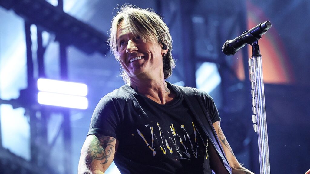 Keith Urban has awkward second when fan says her title is Nicole at live performance | USAEMALL.com