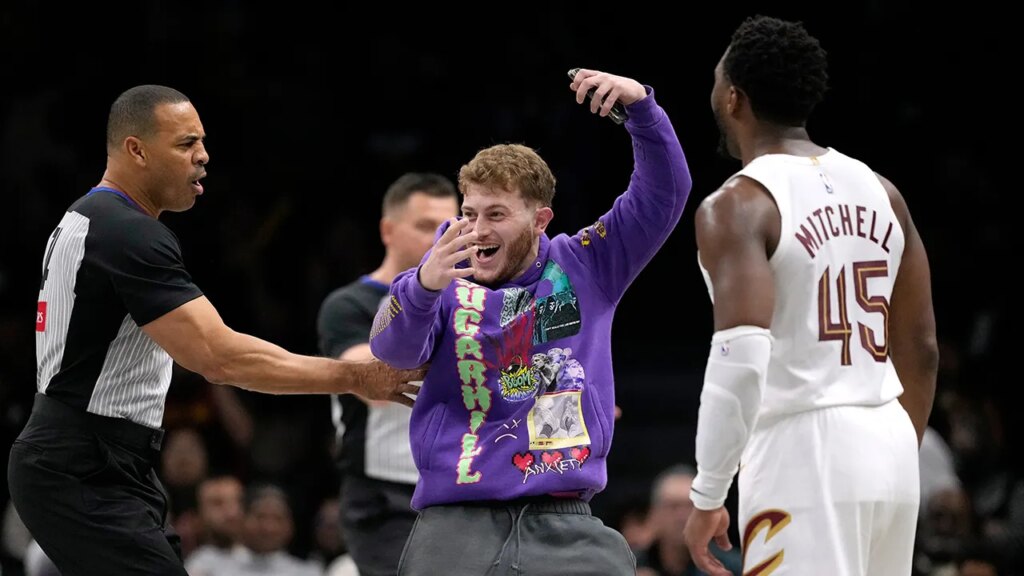 NBA information: Fan storms courtroom for selfie with Donovan Mitchell throughout Nets recreation | USAEMALL.com