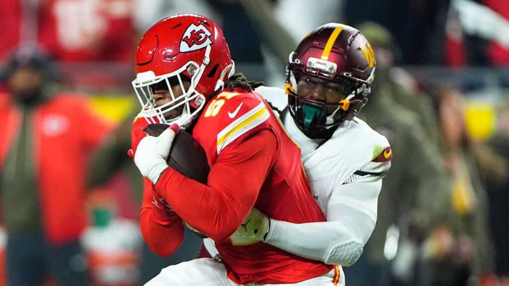 Commanders’ first drive ends in an interception, embarrassing Peyton Manning | USAEMALL.com