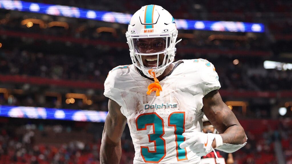 Dolphins’ Ollie Gordon II irate after penalty | USAEMALL.com