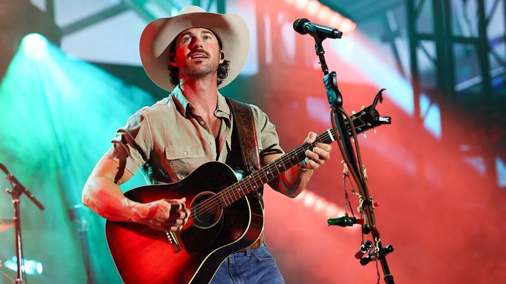 Riley Green fan unexpectedly storms stage throughout dwell live performance efficiency | USAEMALL.com