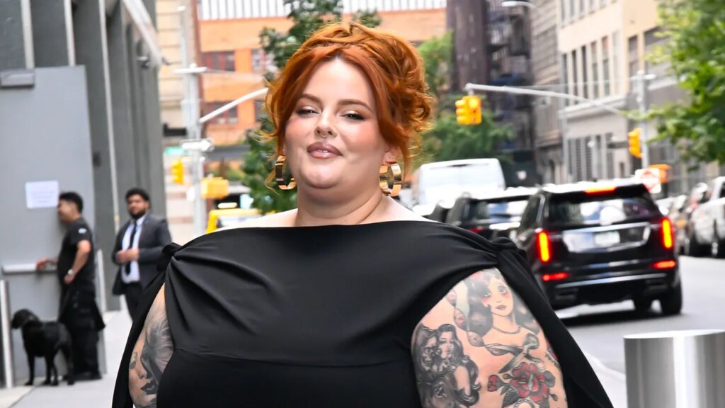 Tess Holliday says she informed to shed pounds on flight, left in shock | USAEMALL.com