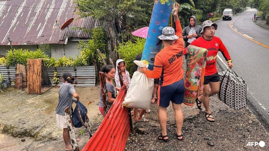 Thousands evacuated as hurricane bears down on Philippines | USAEMALL.com