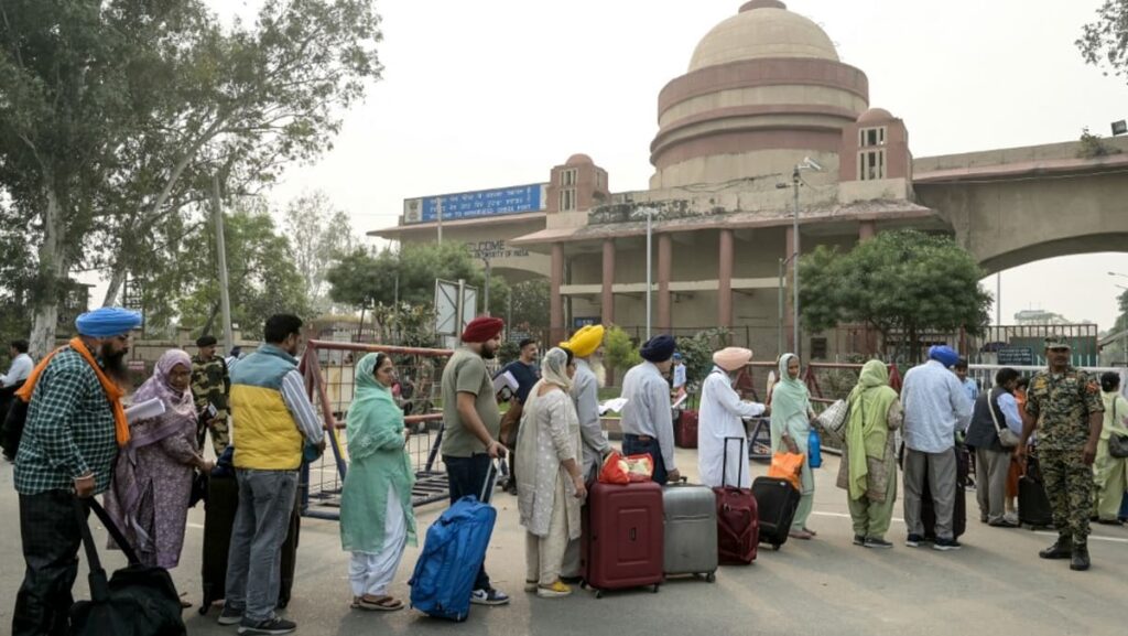 Indian Sikh pilgrims enter Pakistan, first main crossing since May battle | USAEMALL.com