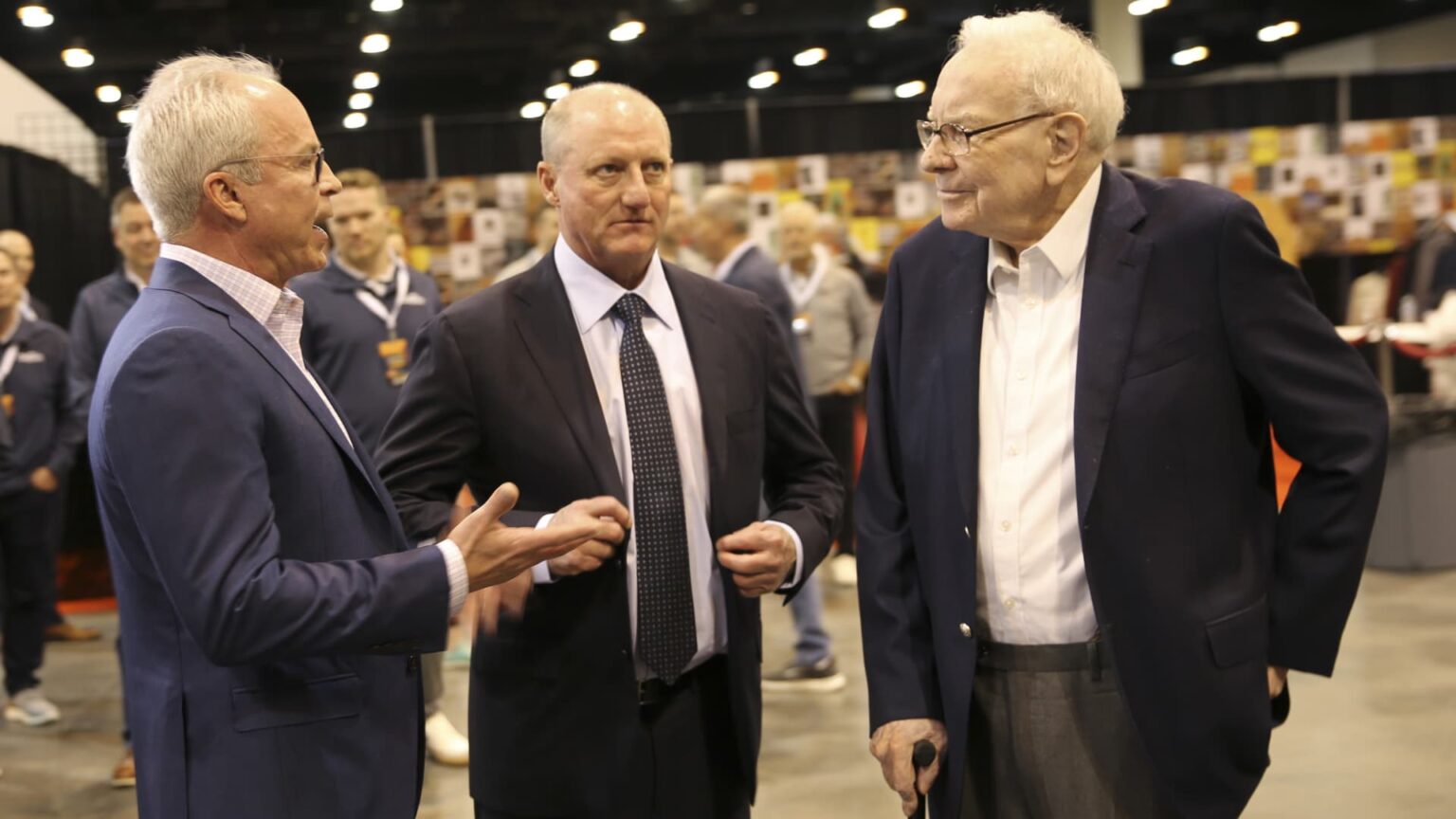 Buffett’s Berkshire posts stable earnings. But Wall Street doubts the inventory can rally with Buffett’s exit looming | USAEMALL.com