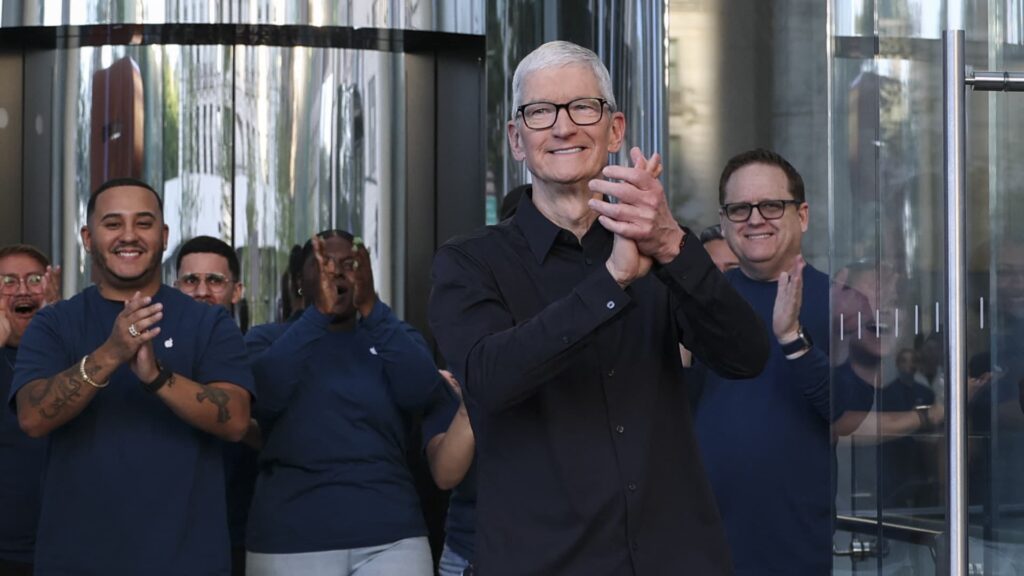 Apple’s AI roadmap appears to be like brighter — plus, Costco delivers upbeat gross sales numbers | USAEMALL.com