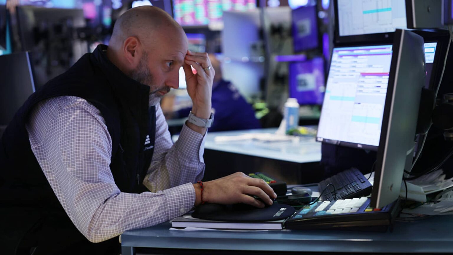 A murky previous and unsure future hassle merchants | USAEMALL.com