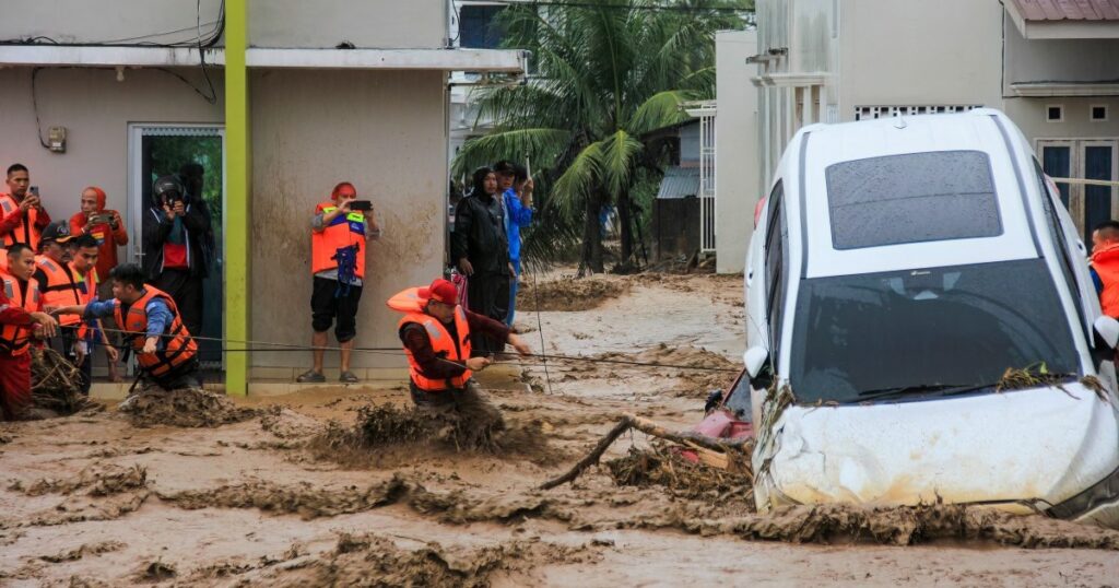 Indonesia races to evacuate Sumatra residents as flood deaths soar to 34 | Weather News | USAEMALL.com