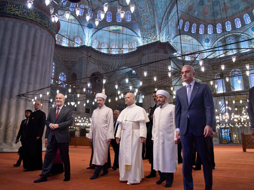 Pope Leo visits Blue Mosque in Turkiye’s Istanbul | Religion News | USAEMALL.com
