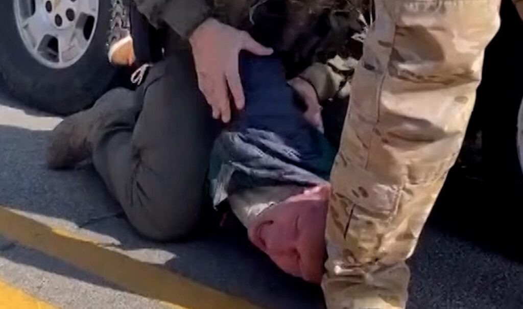 US federal agent in Chicago punches restrained man’s head on the bottom | Crime | USAEMALL.com