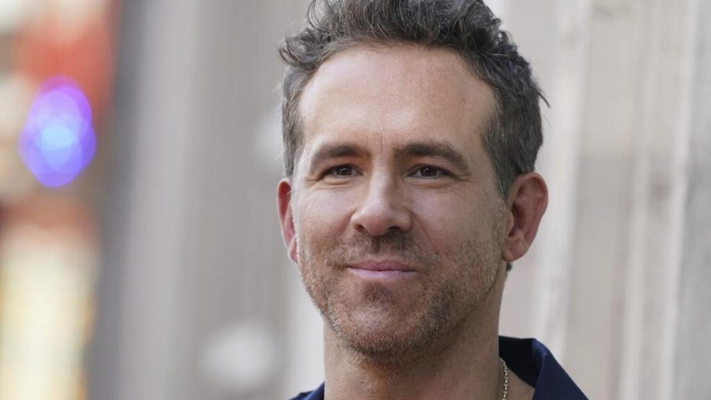 Ryan Reynolds engaged on remake of Clint Eastwood film | USAEMALL.com