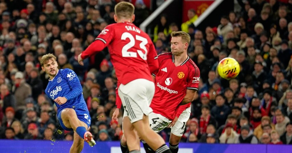 Everton beat Man Utd regardless of Gueye seeing crimson for slapping teammate | Football News | USAEMALL.com